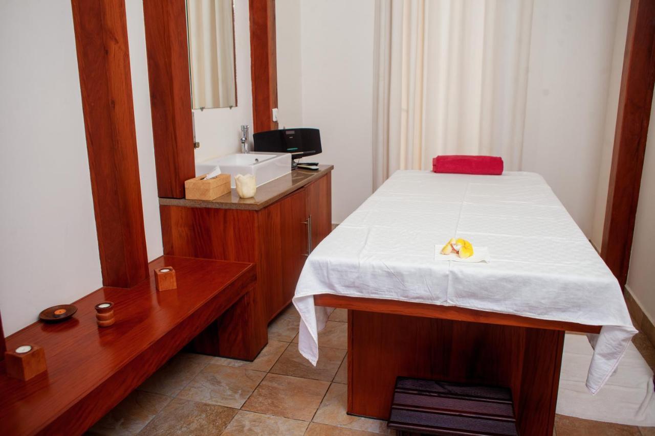 Royal Beach Hotel Ambatoloaka  Buitenkant foto